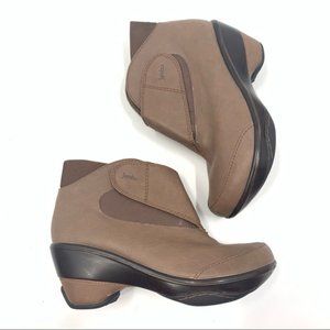 JAMBU  Esmerelda Women's Size 8